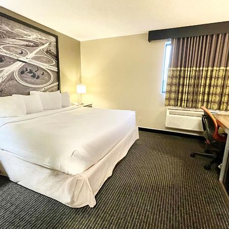 Super 8 By Wyndham St Charles Hotel Saint Charles Ngoại thất bức ảnh