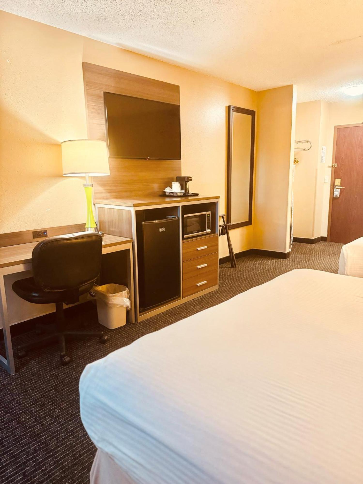 Super 8 By Wyndham St Charles Hotel Saint Charles Ngoại thất bức ảnh