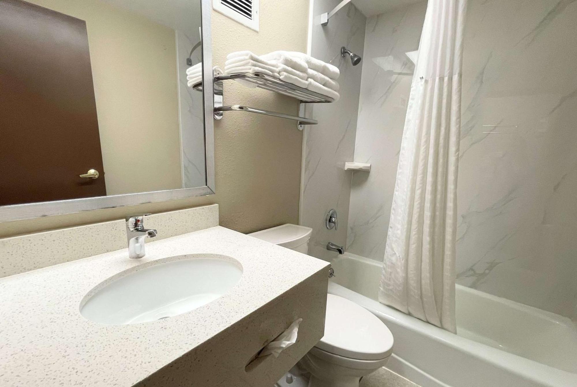 Super 8 By Wyndham St Charles Hotel Saint Charles Ngoại thất bức ảnh